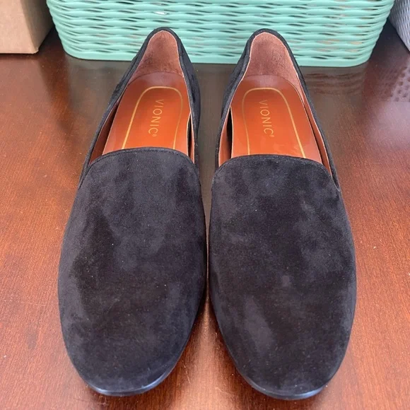 NWOT Vionic Women's Classic Black Suede Loafers - Picture 3 of 7